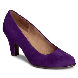 AEROSOLES purple faux suede heels